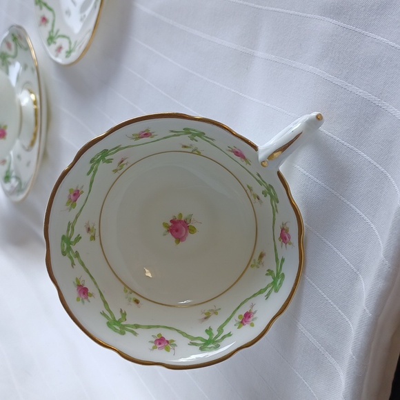 Coalport Vintage Made in England "Ribbons and Roses" Teacups & Saucers - Picture 2 of 13